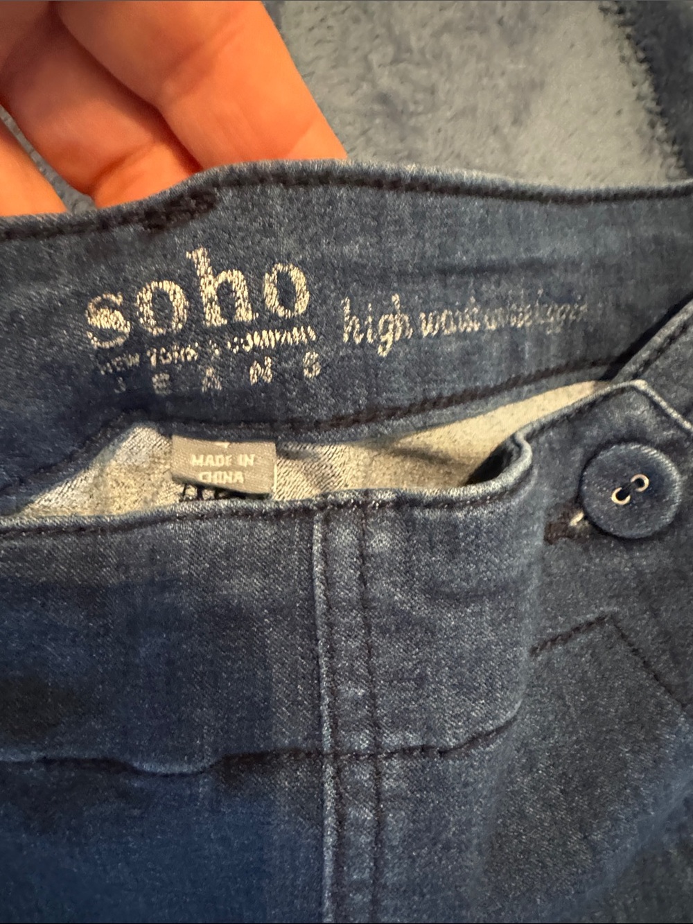 Soho High-Rise Jeans in Dark Indigo Size 4